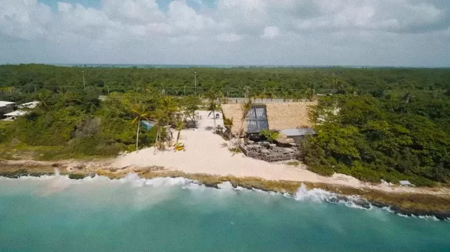 Playa Guayacanes in Santo Domingo as Glass Key beach in Florida where is located The Bar House of Frankie (Jessica Williams) in Road House movie location