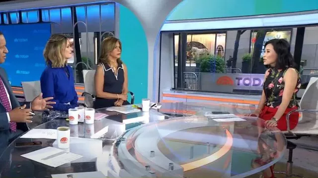 Jupe boutonnée Kate Spade Faylyn portée par Vicky Nguyen comme on le voit dans Today le 16 mai 2024