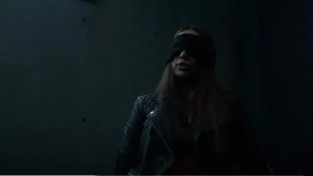 Veste en cuir cargo AllSaints portée par Wayne Pascal (Alisha-Marie Ahamed) telle qu’elle est vue dans Alert : Missing Persons Unit (S02E10)