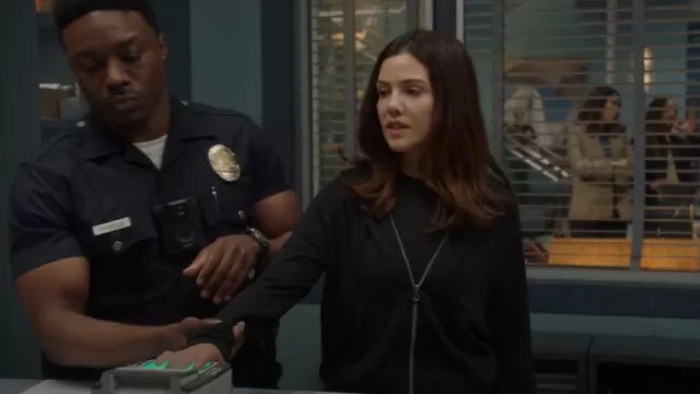 James Perse Zipped Draw­string Hood­ie worn by Blair London (Danielle Campell) as seen in The Rookie (S06E10)