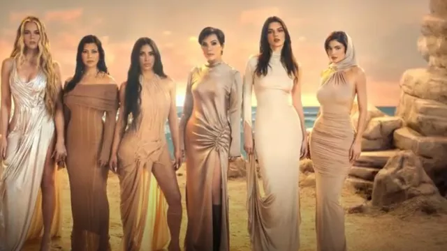Giuseppe Di Morabito - Robe longue froncée en jersey extensible portée par Kylie Jenner comme on le voit dans The Kardashians (S05E01)