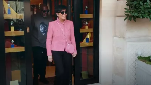 Chanel - Veste en tweed vintage portée par Kris Jenner dans The Kardashians (S05E01)