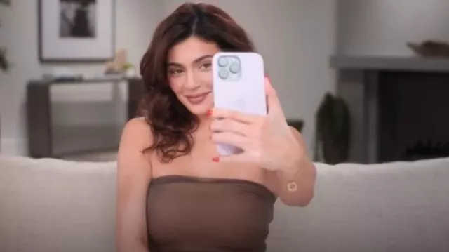 Top Skims Tube porté par Kylie Jenner comme on le voit dans The Kardashians (S05E01)