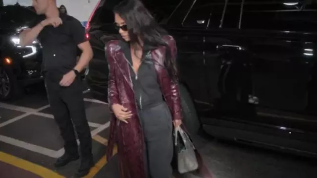 Sac Hermès Birkin porté par Kim Kardashian vu dans The Kardashians (S05E01)