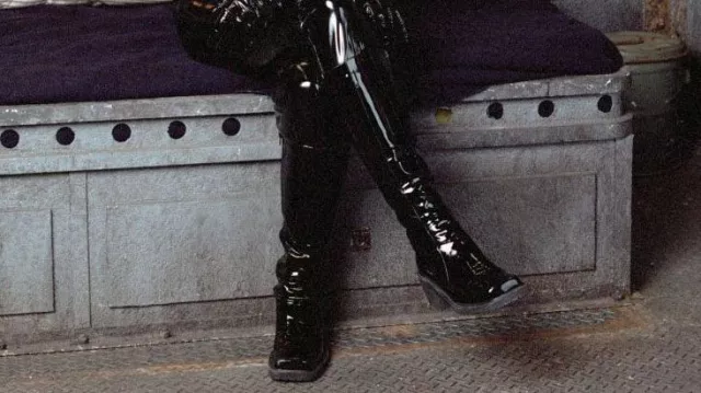 The Matrix Reloaded: botas usadas por Trinity (interpretada por Carrie-Anne Mos) conduciendo su motocicleta