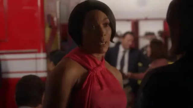 Vestido de Reiss Odell usado por Athena Grant (Angela Bassett) como se ve en 9-1-1 (S07E09)