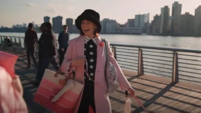 Manteau en laine mélangée de qualité supérieure en édition limitée Zara Light Pinnk porté par Elsbeth Tascioni (Carrie Preston) comme on le voit dans Elsbeth (S01E10)