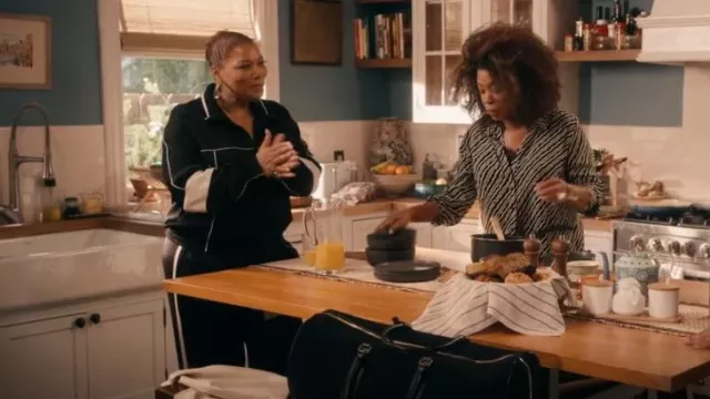 Pantalon de survêtement en jersey satiné droit Saint Laurent porté par Robyn McCall (Queen Latifah) comme on le voit dans The Equalizer (S04E10)