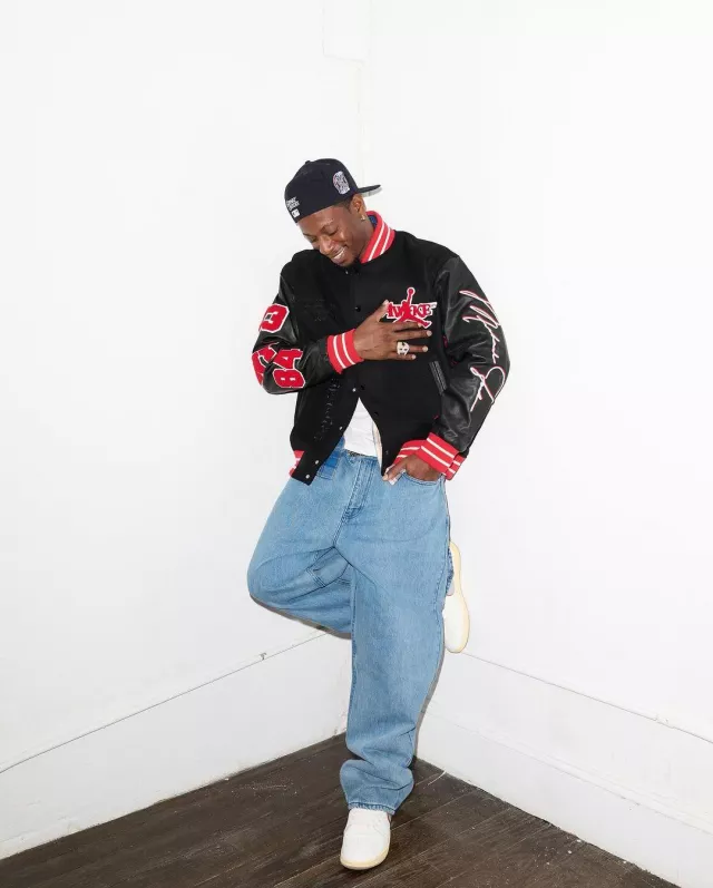 Jordan Air Ship Awake NY University Red usado por Joey Bada$$ en la cuenta de Instagram @joeybadass