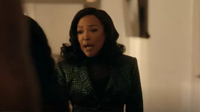 Blazer à simple boutonnage à imprimé pied-de-poule de L’Agence Chamberlain porté par Alicia (Lynn Whitfield) comme on le voit dans The Chi (S06E11)