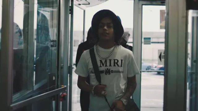 Camiseta blanca Amiri Distressed MA Bar usada por Sugarhill Ddot en Sugarhill Ddot - Like This