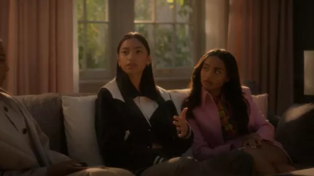 Mère : La veste universitaire occidentale portée par Zaara Ali (Tara Raani) telle qu’elle est vue dans grown-ish (S06E18)