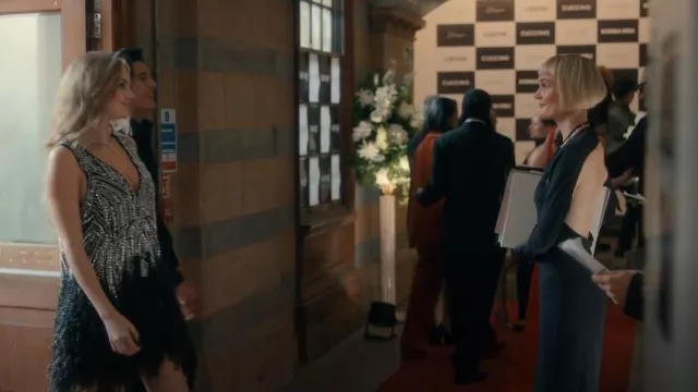 Robe Jacquemus Nodi portée par Betty (Hebe Beardsall) comme on le voit dans Geek Girl (S01E10)