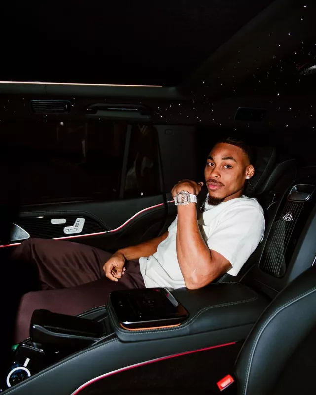 Louis Vuitton Brown Pearls Embellished Trackpants worn by Justin Jefferson on the Instagram account @jjettas2