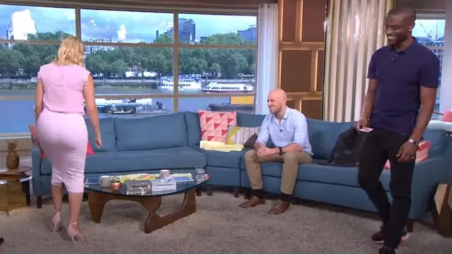 Holly Willoughby Outfits: Holly Willoughby is wearing a pink skirt in This Morning on July 12, 2016