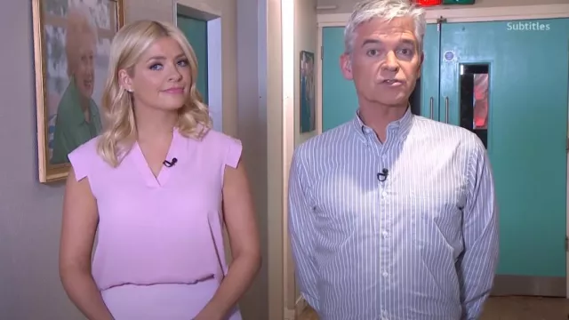 This Morning Outfits: Holly Willoughby is wearing a silver ring on June 16, 2016