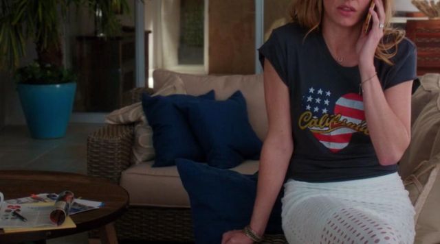 La jupe blanche à trous de Joss Carver (Jes Macallan) dans Mistresses