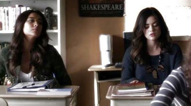 The jacket Emily Fields (Shay Mitchell) in Pretty Little Liars S3E24