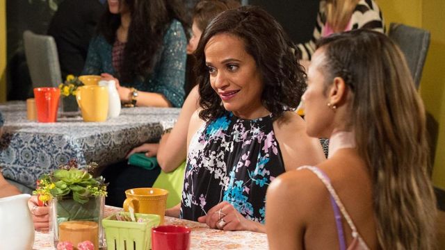 The top of Zoila Diaz (Judy Reyes) in Devious Maids S4E7