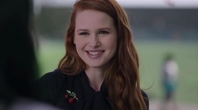 The pin cherries worn by Cheryl Blossom (Madelaine Petsch) in Riverdale S01E01