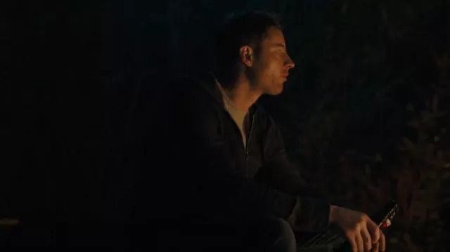 Sudadera con capucha con cremallera de felpa francesa vintage James Perse usada por Colter Shaw (Justin Hartley) como se ve en Tracker (S01E12)