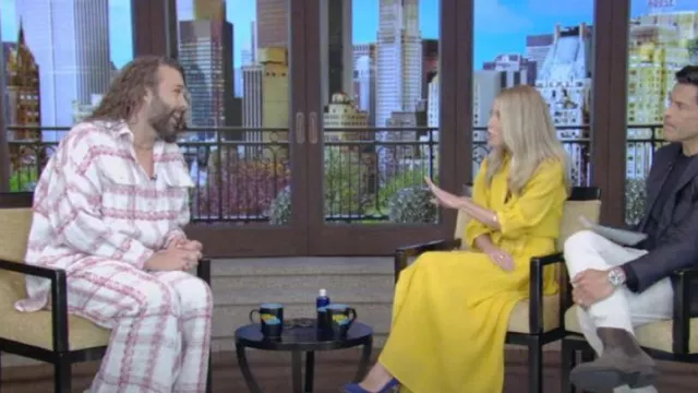 Veste chemise Staud Bassetti portée par Jonathan Van Ness telle que vue dans LIVE with Kelly and Mark le 4 juin 2024