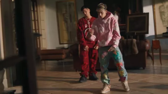 Sudadera con capucha Denim Tears Pink Cotton Wreath usada por Lucho SSJ en Lucho SSJ,Duki - Casablanca (Video Oficial)