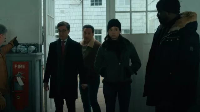 Overland Olivia Sheepskin Bomber Jacket usada por Kristen Bouchard (Katja Herbers) como se ve en Evil (T04E03)