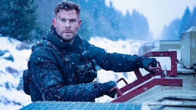 Extraction 2 movie outfits: Chris Hemsworth is wearing Down jacket to portray Tyler Rake