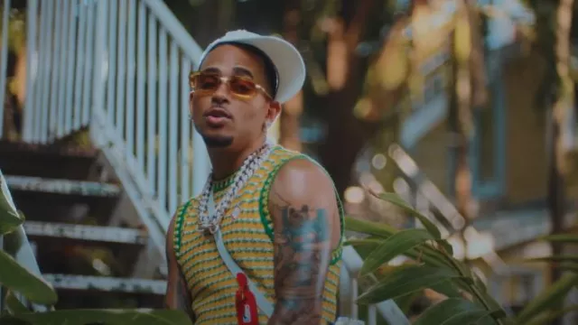 Lunettes de soleil chromées Hearts Yellow Clear Asstravagant portées par Ozuna dans KEY-KEY FT OZUNA - TENGO UN PLAN REMIX (VÍDEO OFICIAL)
