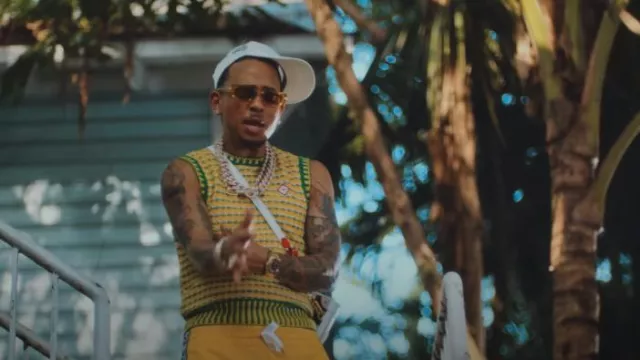 Louis Vuitton NBA Brown Monogram & White Soft Trunk Phone Bag worn by Ozuna in KEY-KEY FT OZUNA - TENGO UN PLAN REMIX (VÍDEO OFICIAL)