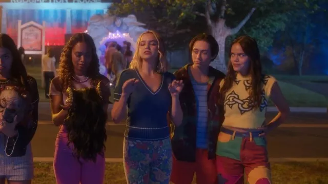 Jean Free People Supernova Cord porté par Minnie 'Mouse' Honrada (Malia Pyles) comme on le voit dans Pretty Little Liars : Original Sin (S02E06)