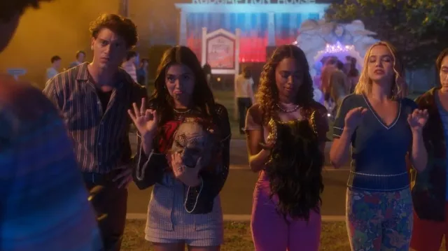Maje Iva Shorts worn by Noa Olivar (Maia Reficco) as seen in Pretty Little Liars: Original Sin (S02E06)