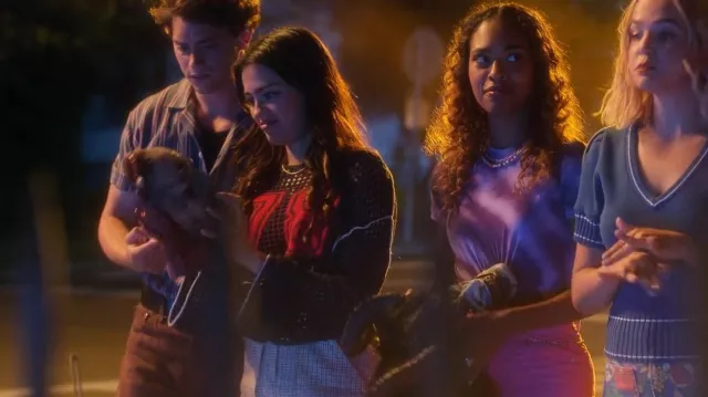 Jaded London 78th Street Pullover worn by Noa Olivar (Maia Reficco) as seen in Pretty Little Liars: Original Sin (S02E06)