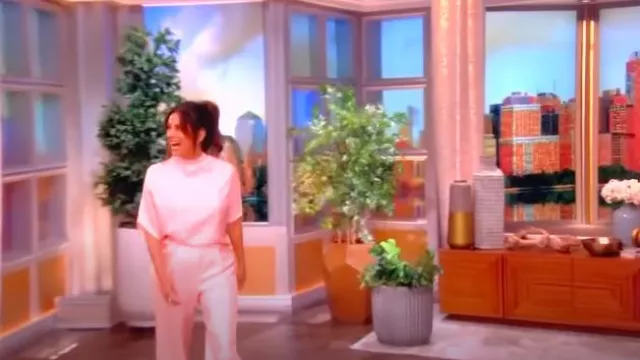 LaPointe Silky Twill Relaxed Pleated Pant worn by Eva Longoria as seen in The View on June 21, 2024