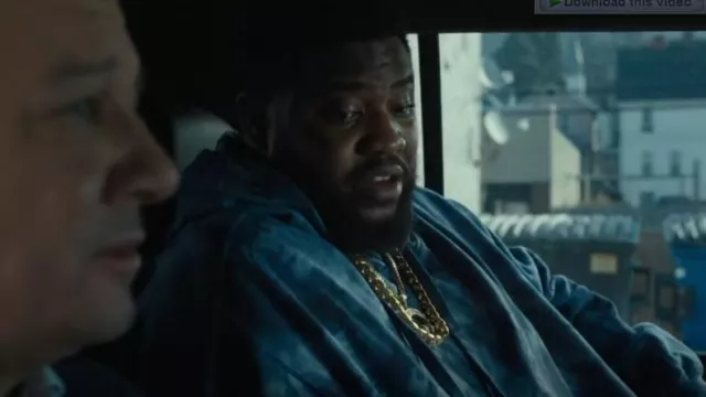 Sudadera con capucha tie-dye usada por Deverin 'Bunny' Washington (Tobi Bamtefa) como se ve en Mayor of Kingstown (S17E01)