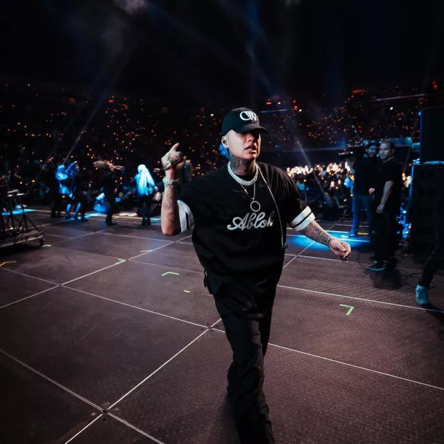 Off-White Black OW 23 Fitted Hat worn by Blessd on the Instagram account @blessd