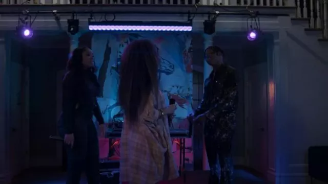 La veste Kooples Slyle portée par Dru Tejada (Lovell Adams-Gray) telle qu’on la voit dans Power Book II : Ghost (S04E03)