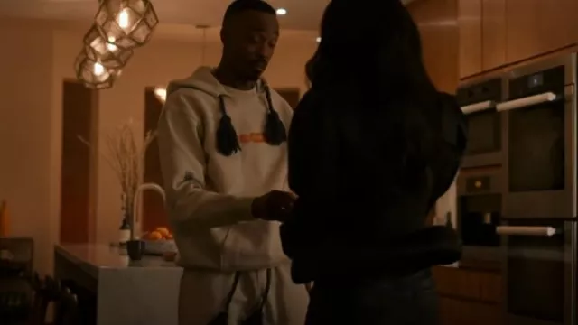 Sweat à capuche brodé Adish porté par Davis Maclean (Method Man) tel qu’on le voit dans Power Book II : Ghost (S04E04)