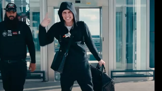 Louis Vuitton Sac Monogram Noir 'Keepall 55' porté par Lil Mabu à Lil Mabu - BANG ! COUP! (DISS XXL) (Clip officiel)
