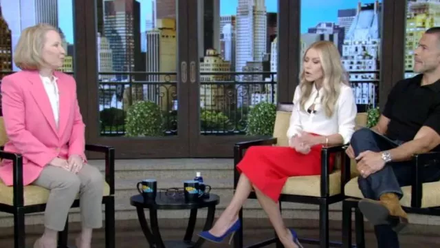 Falda Roland Mouret Arreton usada por Kelly Ripa como se vio en LIVE with Kelly and Mark el 3 de julio de 2024