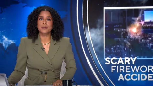 Blazer ceinturé du collectif Osman Yousefzada porté par Adriana Diaz tel qu’on le voit dans CBS Evening News le 5 juillet 2024