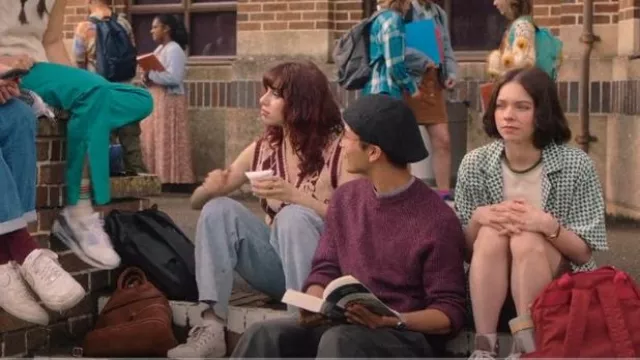 Converse Unisexe Converse Chuck Taylor All Star Classic Couleur Low Top Blanc Mono porté par Lauren Gibson (Yali Topol Margalith) comme on le voit dans A Good Girl’s Guide to Murder (S01E03)