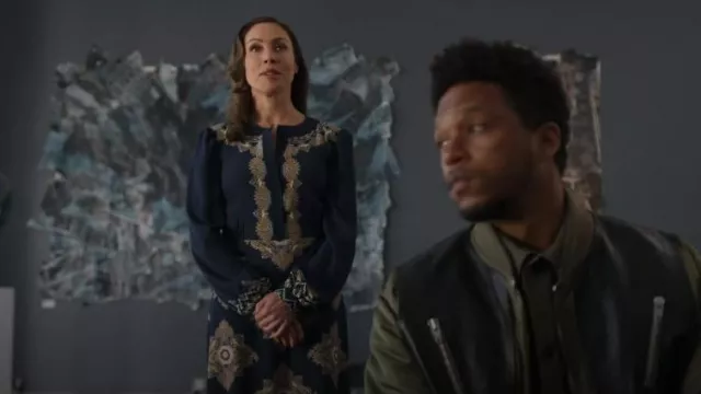Etro Bleu Marine Brodé Geo Print Cady Robe Midi Trapèze Longue Portée par Jenny Sullivan (Paton Ashbrook) comme on le voit dans Power Book II : Ghost (S04E05)