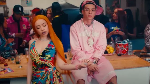 Short Love You en maille rose Chrome Hearts porté par Central Cee en Ice Spice, Central Cee - Did It First (Vidéo officielle)