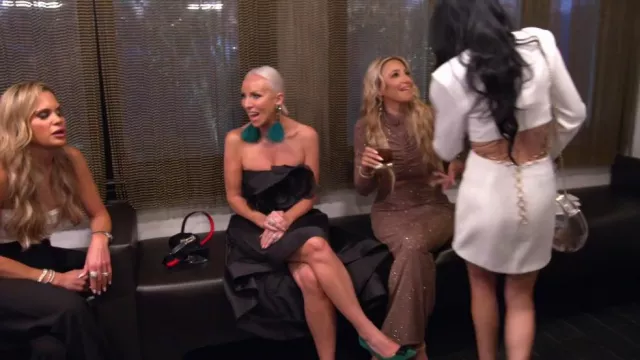 Gianvito Rossi Jaipur 105 Escarpins en daim ornés portés par Margaret Josephs comme on le voit dans The Real Housewives of New Jersey (S14E10)