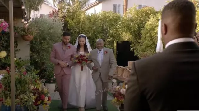 Pantalon de costume en coton mélangé violet poussiéreux porté par Jordan Baker (Michael Evans Behling) tel qu’on le voit dans All American (S06E15)