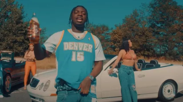 Mitchell & Ness 2003-04 Denver Nuggets #15 Anthony Camiseta Azul Claro usada por Sleepy Hallow en Sleepy Hallow - Yes Freestyle ft. Sheff G (Video Oficial)