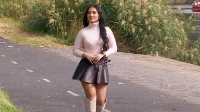 B.P. Rib Crop Turtleneck Sweater in Pink Crystal worn by Jenn Tran as seen in The Bachelorette (S21E02)