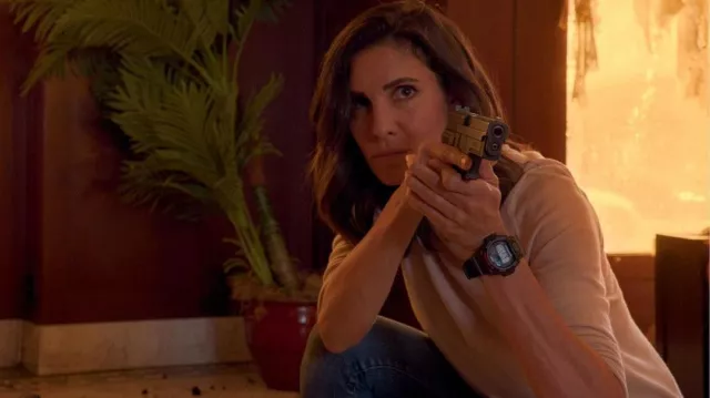 NCIS : Los Angeles TV show : Kensi Blye (Daniela Ruah) porte une montre numérique dans l’épisode 5 de la saison 13